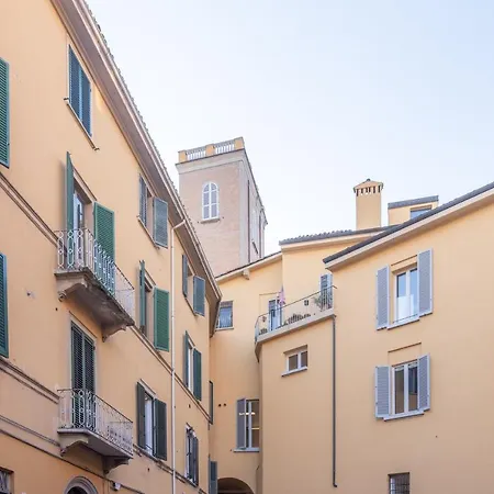 Nel Ghetto, By Short Holidays