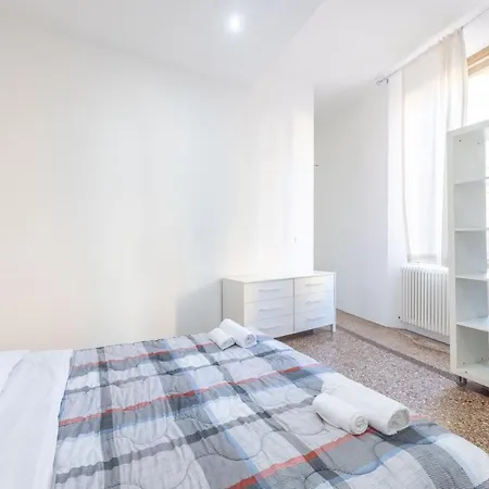 Nel Ghetto, By Short Holidays *