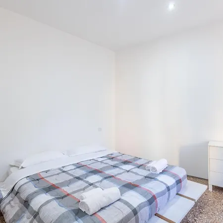 Nel Ghetto, By Short Holidays *