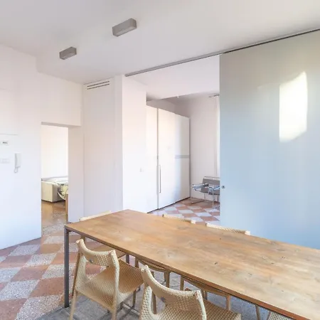 Nel Ghetto, By Short Holidays