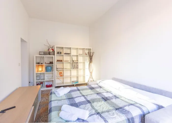 Nel Ghetto, By Short Holidays *