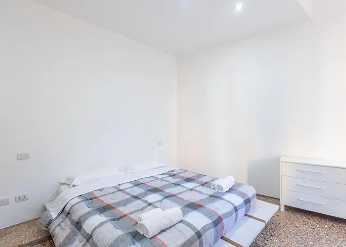 Nel Ghetto, By Short Holidays *