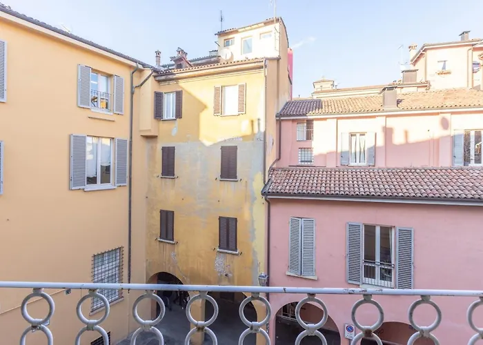 Nel Ghetto, By Short Holidays *