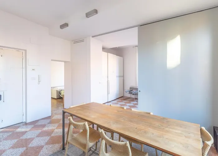 Nel Ghetto, By Short Holidays