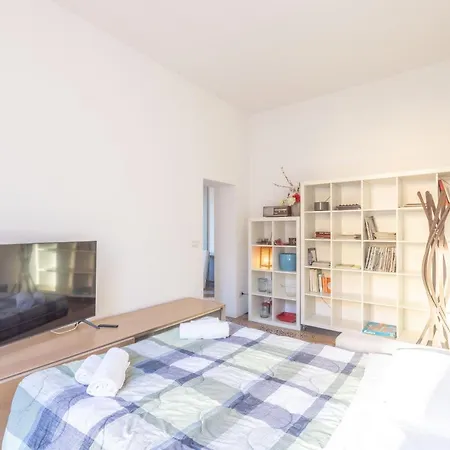 Nel Ghetto, By Short Holidays * Bolonia