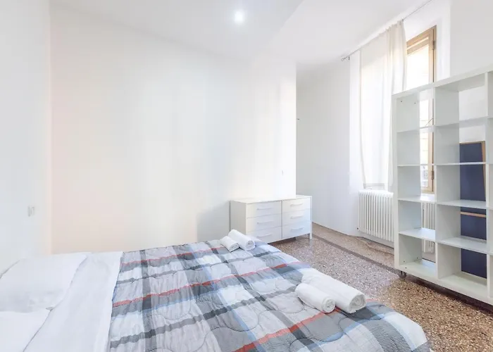 Nel Ghetto, By Short Holidays *