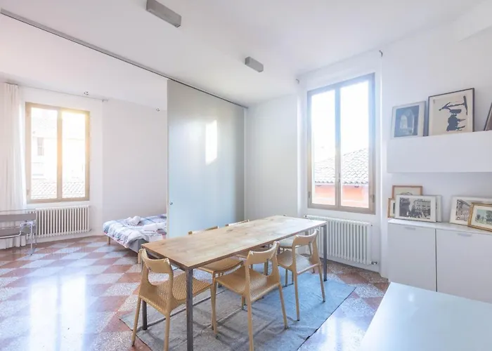 Nel Ghetto, By Short Holidays *