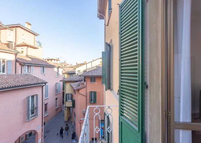 Nel Ghetto, By Short Holidays *